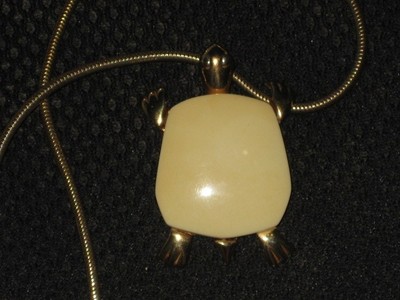 VTG EISENBERG TURTLE NECKLACE ON SNAKE CHAIN DESIGNER
