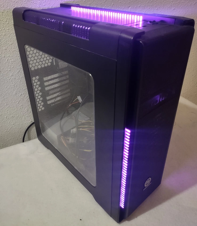 Thermaltake Versa RGB Full ATX Computer Gaming Desktop Case Retro Gaming Pc - Image 4 of 4