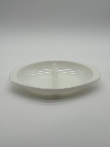 Vintage Pyrex White Milk Glass Divided Serving Dish Platter Bowl 1 1/2 QT #1063 - Picture 2 of 6