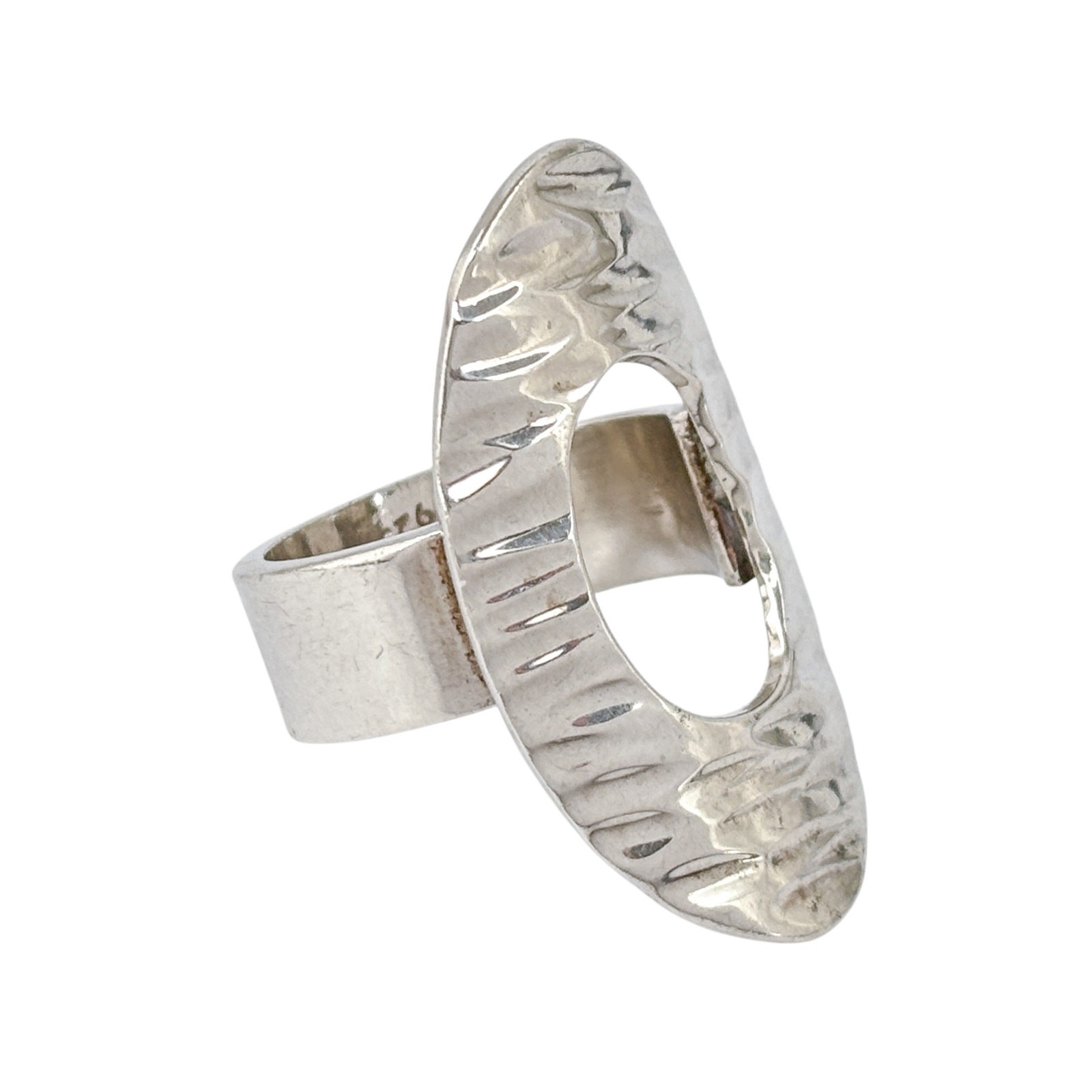 Hammered Oval Disk Statement Ring | Vintage Sterl… - image 3