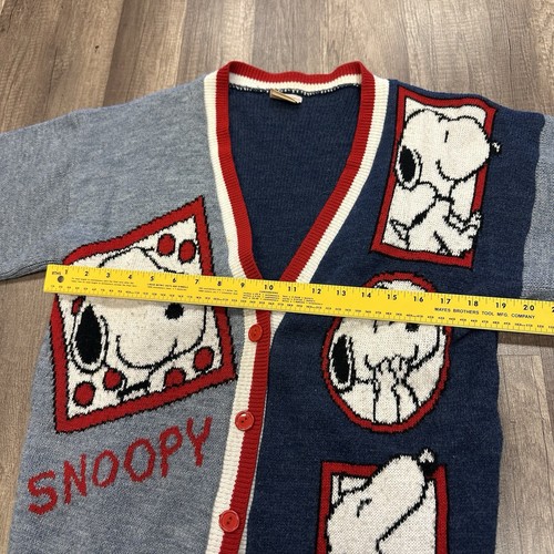 VTG PEANUTS SNOOPY KNIT CARDIGAN SWEATER SZ M BLUE GRAY RED CARTOON COMIC (89) - Picture 4 of 6
