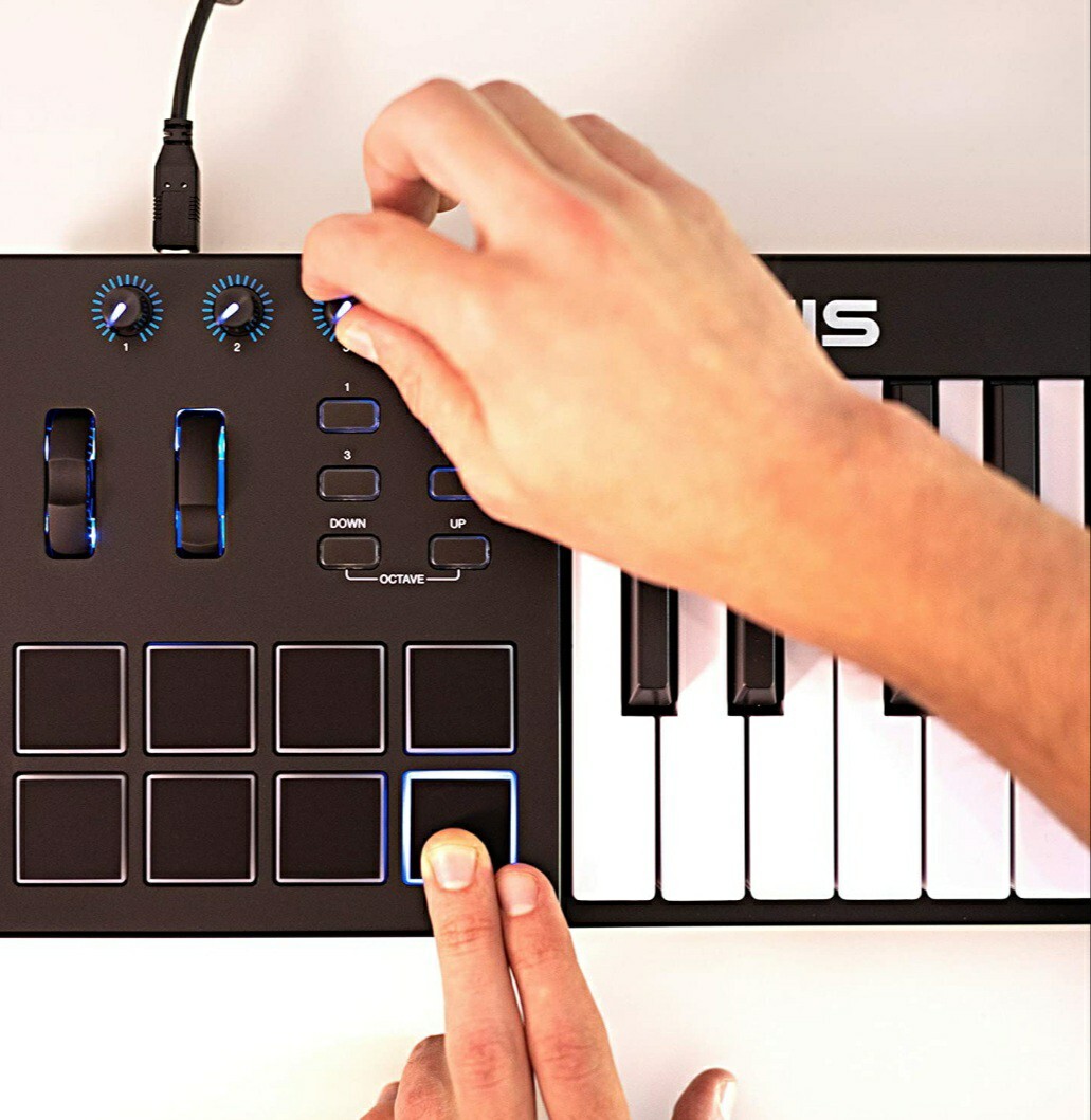 Alesis V61 61 Keys MIDI Keyboard Controller 694318016190| eBay