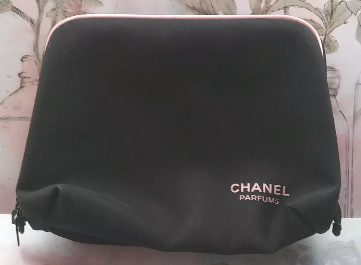 Leather vanity case Chanel Black in Leather - 33939263