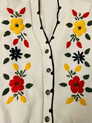 Vintage 1960s/70s White Floral Embroidered Knit Cardigan Sweater
