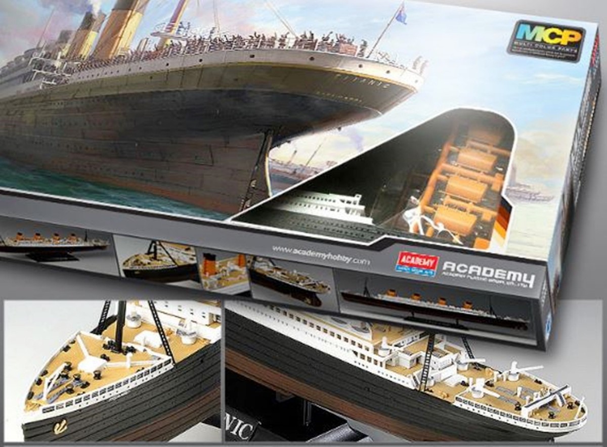ACADEMY 1/700 R.M.S TITANIC Multi-Colored Parts / Plastic Model