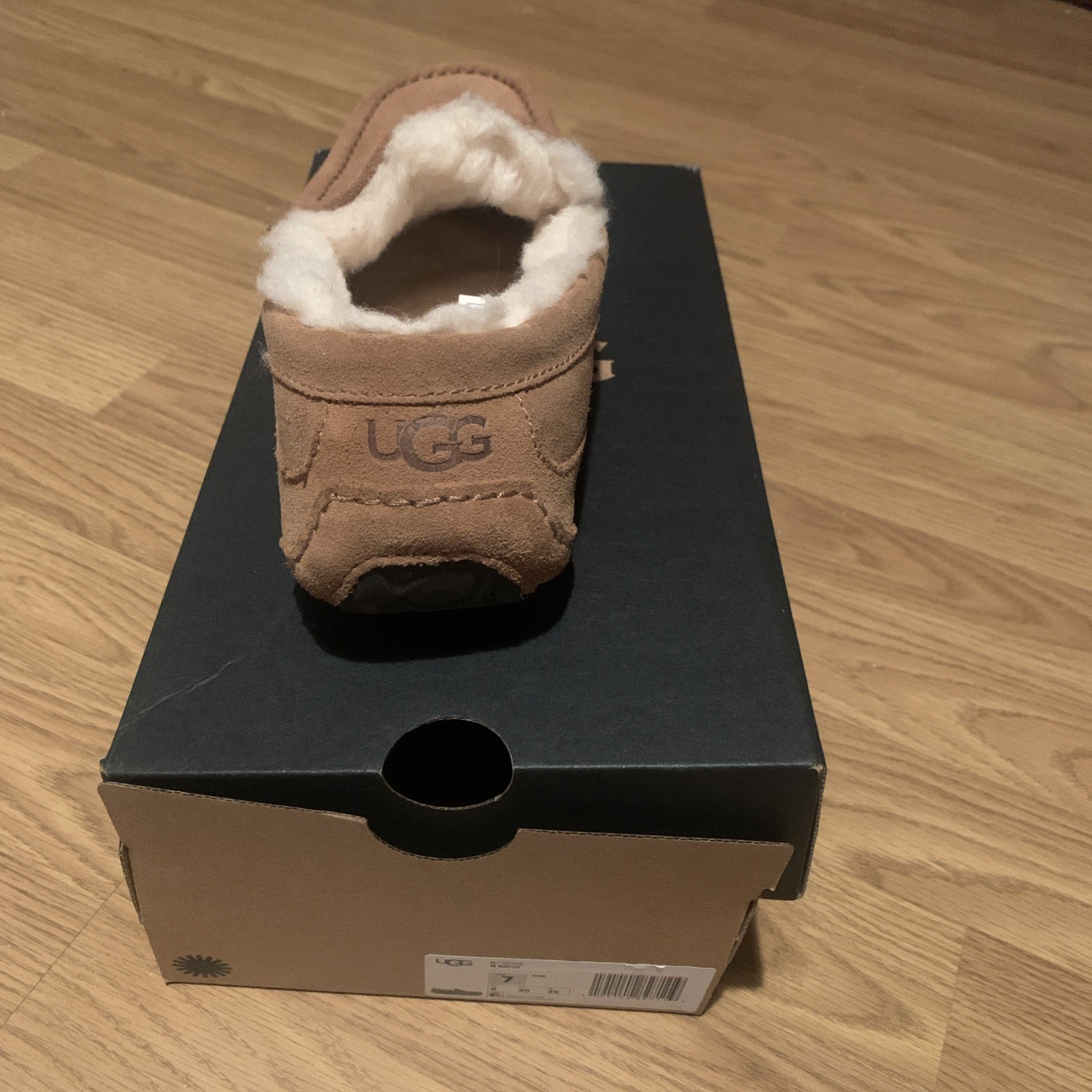 UGG - image 1