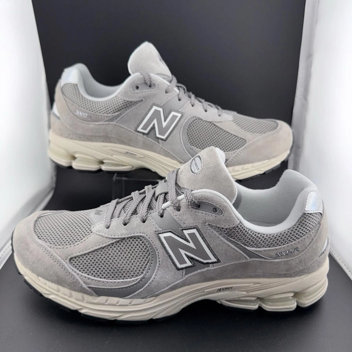 New Balance 2002R “Black/Grey” – classic style and modern comfort 