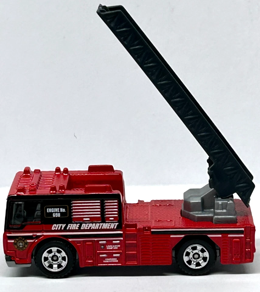 Matchbox 2009 City Fire Dept FIRE ENGINE (Red) Loose - Image 3 of 4