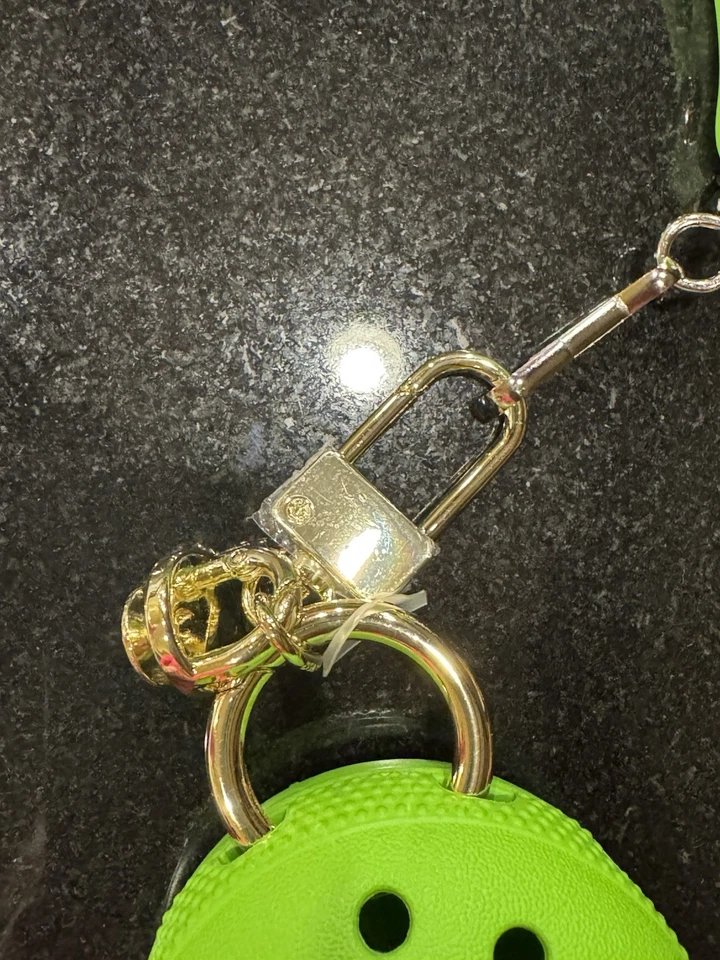 ¡NUEVO! "Figura verde CROCS Croslite Guy súper rara 5,5"" Jibbitz promoción y cordón" Foto 4 de 4