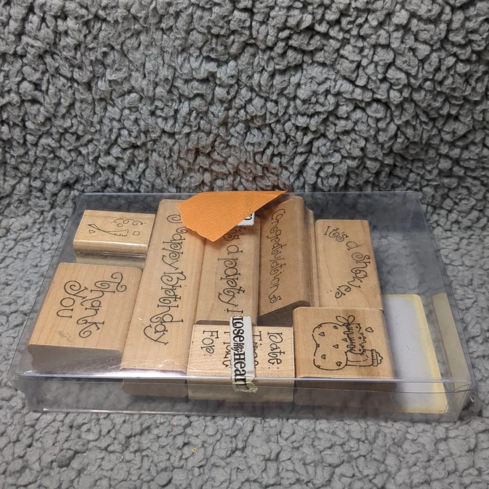Lote de 8 carimbos de borracha montados em madeira Close To My Heart para saudações e convite - Imagem 4 de 4