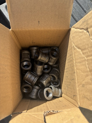 J S pack of 240  B1650050 1/2 in Malleable Iron NPT Female-to-Female Coupling