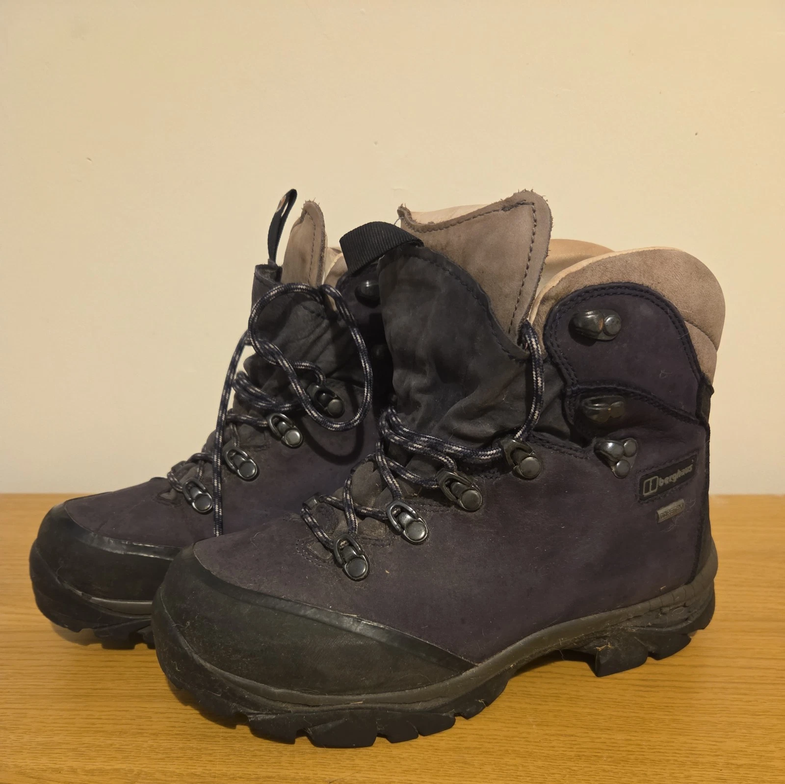 Berghaus Goretex Walking Boots Size UK 5 Hiking Camping Rambling.