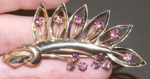Vintage  MCM Purple Pink Rhinestone Goldtone Floral Spray Pin Costume Jewelry