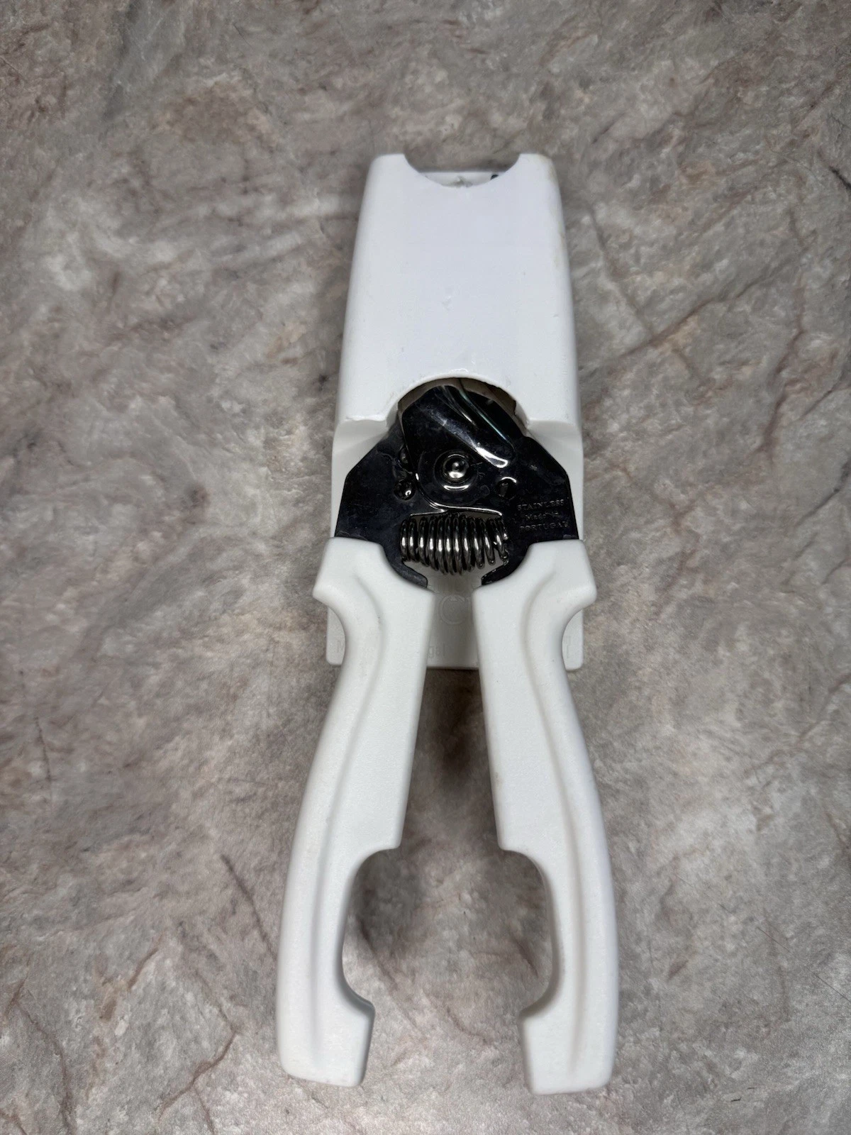 The Pampered Chef Kitchen Shears Scissors & Wall Mount Sheath #1075 Retired
Opens in a new window or