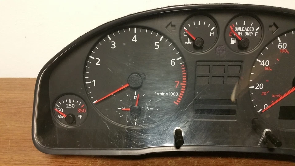 Audi A4 1999 cuadro de instrumentos kilometraje desconocido Foto 2 de 4