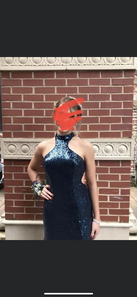 Vestido de graduación azul marino/lentejuelas reales cuello halter, sin espalda, tren sirena, talla 2 Foto 3 de 4