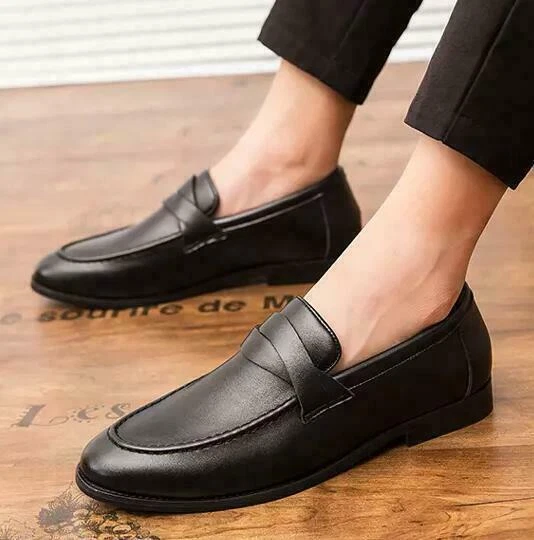 Round outlet toe loafers