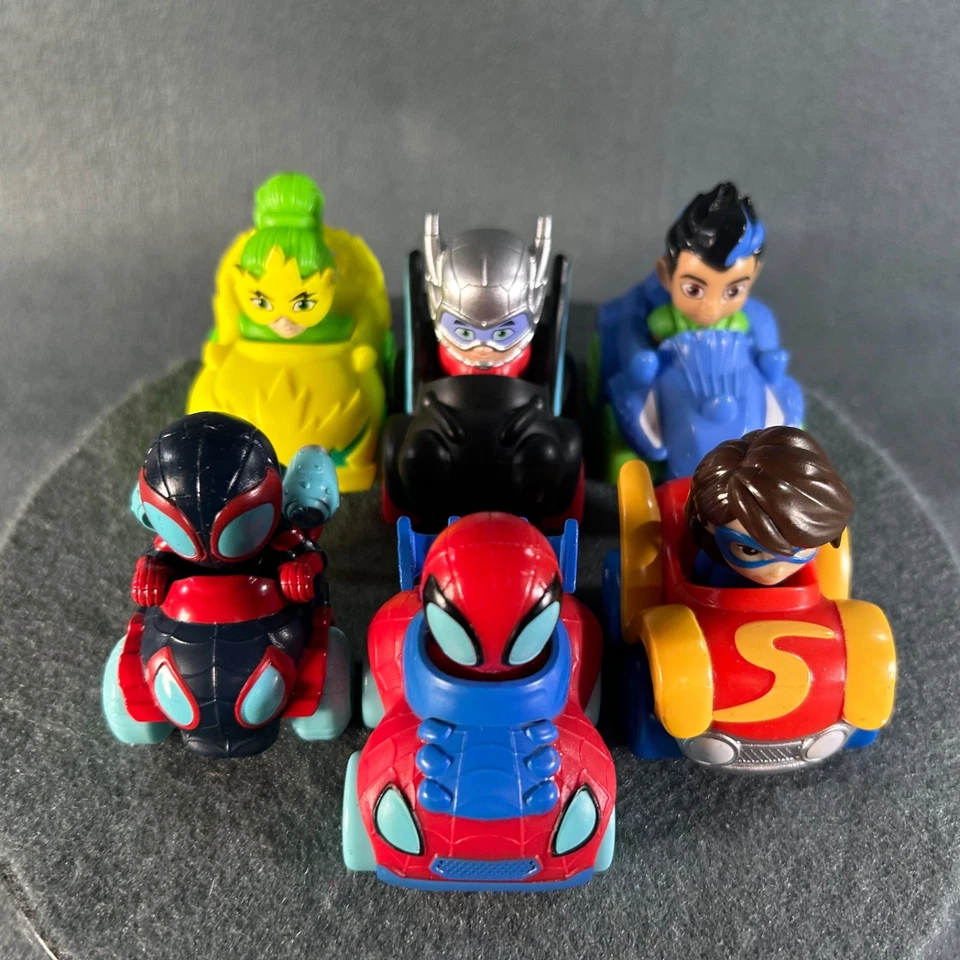 Lote de figuras de vehículo de carreras Minis Spidey and His Amazing Friends de Marvel Comics Foto 2 de 4