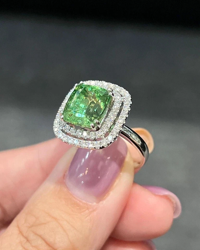 Anillo de boda de diamantes y tsavorita granate verde natural de 5,55 quilates de oro blanco de 14 quilates 8 9 Foto 4 de 4