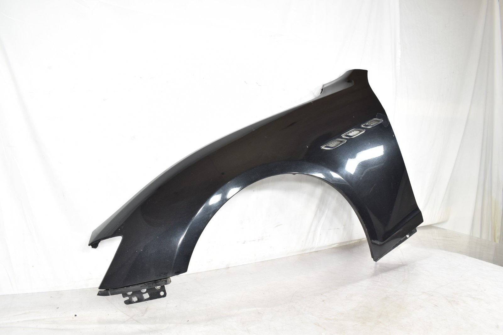 14-20 Maserati Ghibli Front Left Driver Side Fender Assembly Black 670008304 OEM