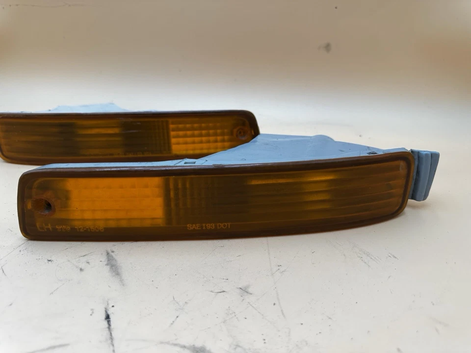 TOYOTA CAMRY 1995-1996 LADO IZQUIERDO Y DERECHO PARACHOQUES MONTADO LUZ INTERMITENTE FABRICANTE DE EQUIPOS ORIGINALES, Foto 3 de 4