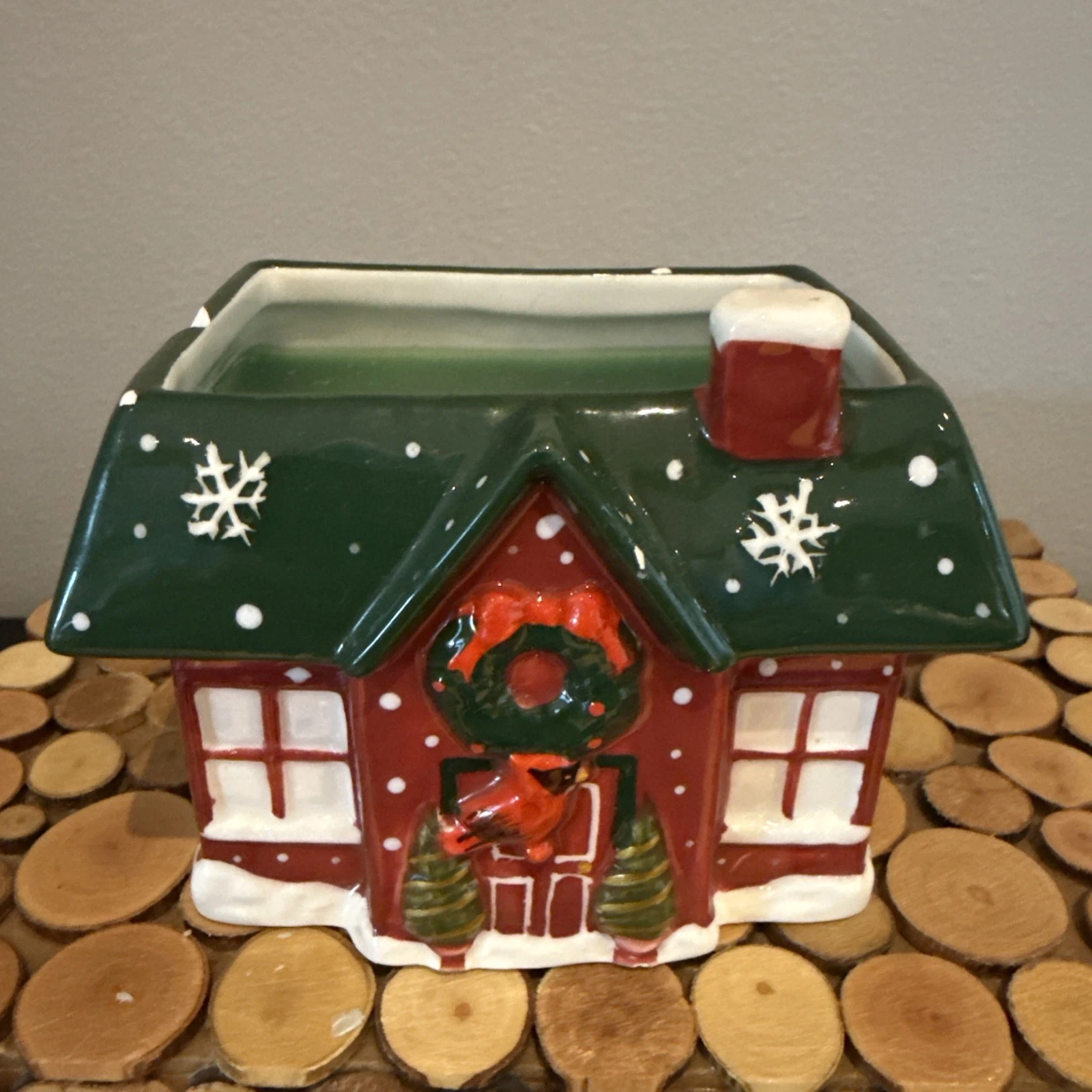 White Barn Candle Co Christmas Candle Birdhouse Cool Spruce 9.5 Oz CHIPPED image 1