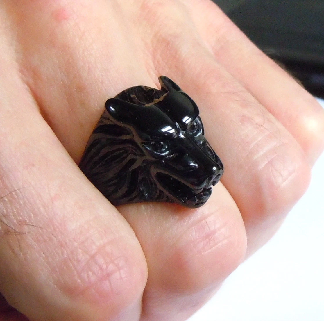 Black wolf ring online