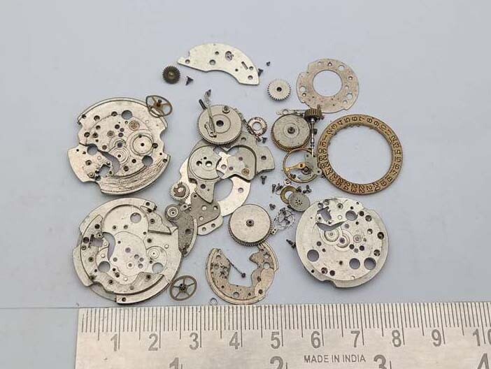 Vintage Mechanical Wrist Watch Movement Parts For Parts/Repair O 37936