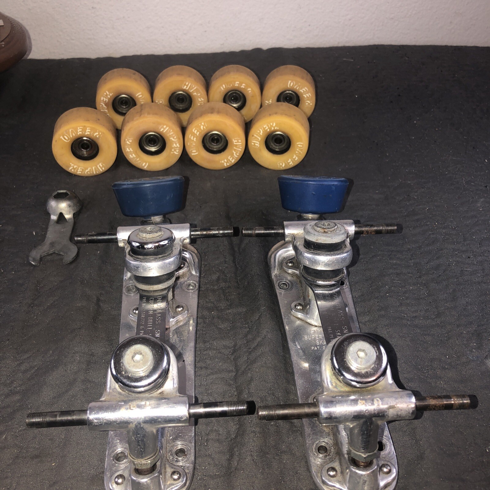 Vintage Snyder super deluxe roller skate plates Sz 4 Hyper Reevo Wheels