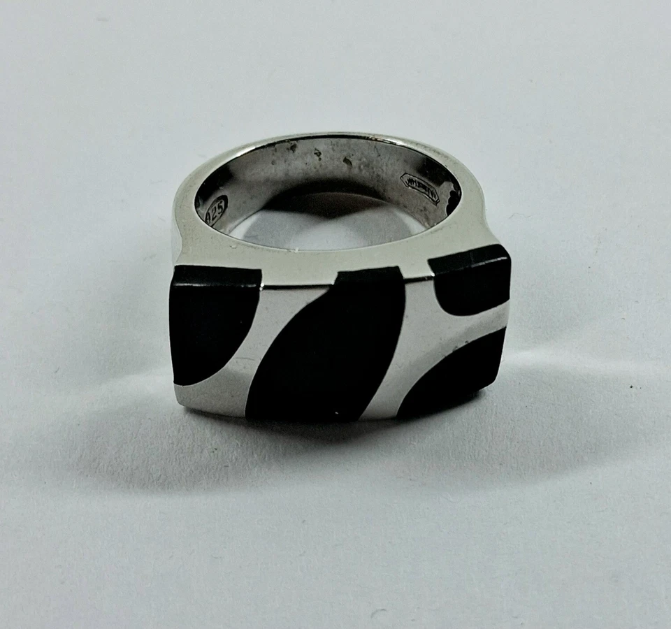 Anello in argento 925 rodiato lucido stilizzato con onice nera lucida misura 17 - Immagine 4 di 4