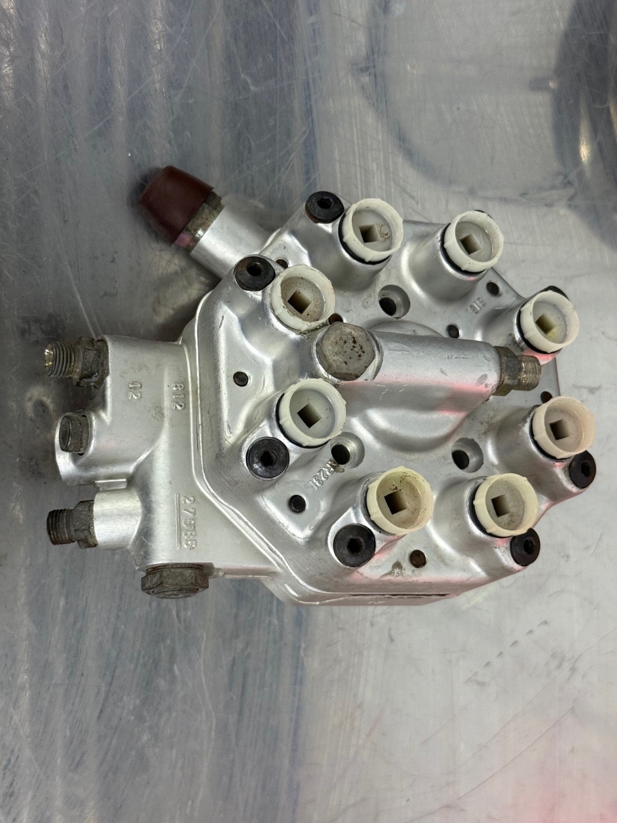 Ferrari 308 CIS fuel distributor - Bosch