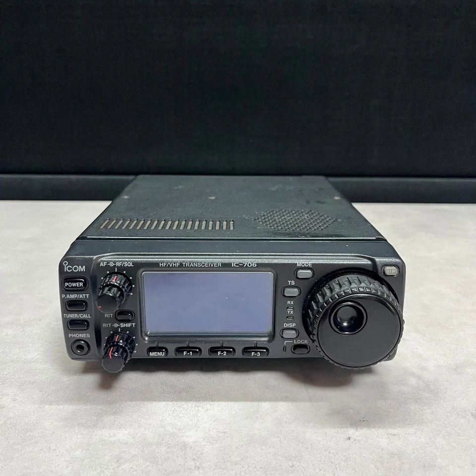 Ricetrasmettitore Icom IC-706 HF/VHF All Mode 06590 con microfono testato... - Immagine 2 di 4