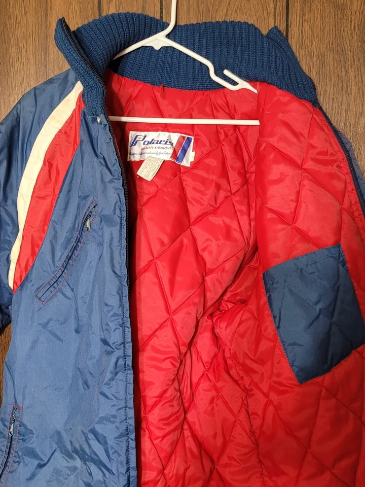 复古 Polaris 60 年代 70 年代红色白色和蓝色雪地摩托车夹克外套成人尺寸 L — 第 4/4 张图片