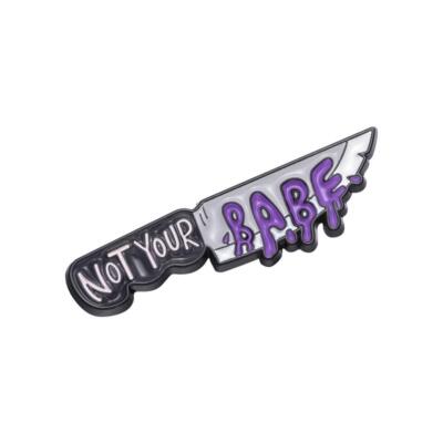 Ro Rox Not Your Babe Messer Anstecker - Gothic Horror Emaille Pin, Punk Rock Accessoire