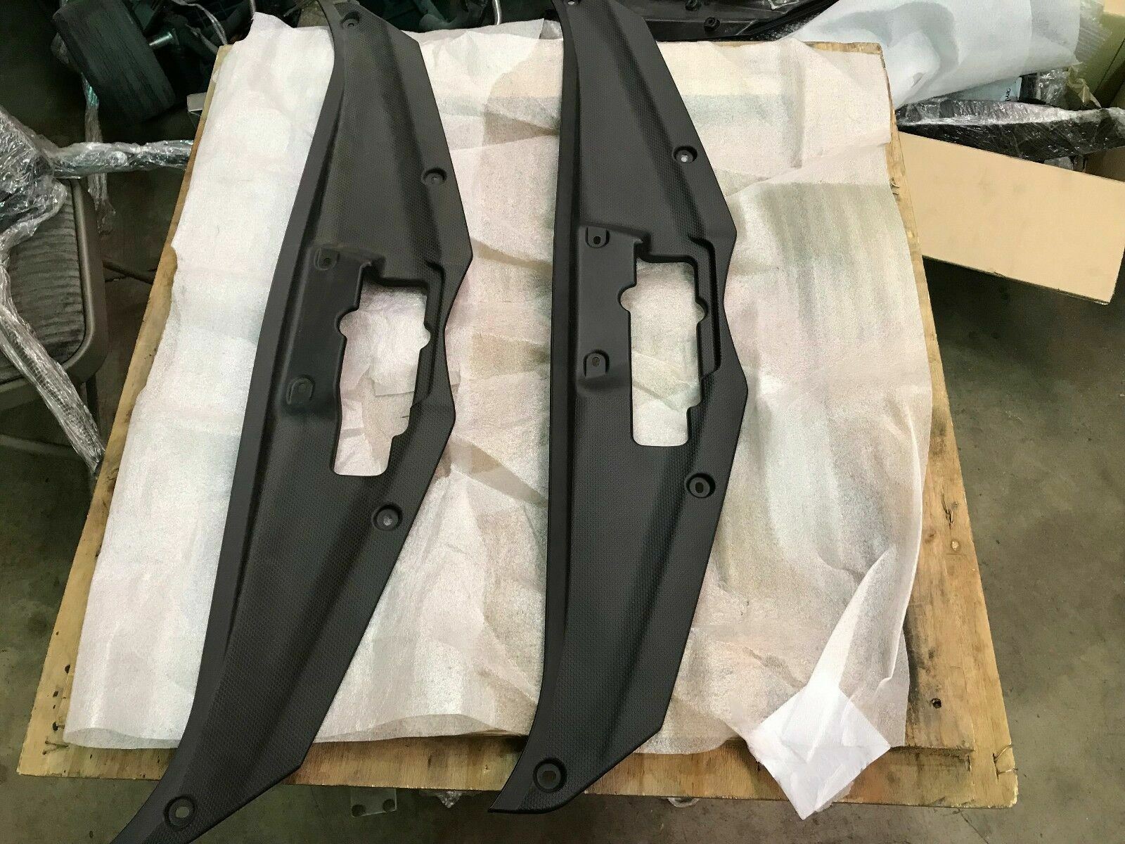 LAMBORGHINI AVENTADOR LP700 FRONT TRUNK INNER CENTER COVER OEM NEW 470857161B