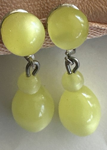 Vtg Moonglow Lime Yellow Earrings Dangle Screw Back Drop Silvertone Retro MCM - Picture 2 of 7