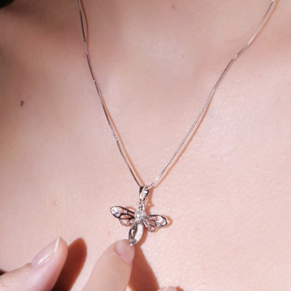 18k white gold gp made with SWAROVSKI crystal filigree bee pendant box necklace Foto 3 de 4