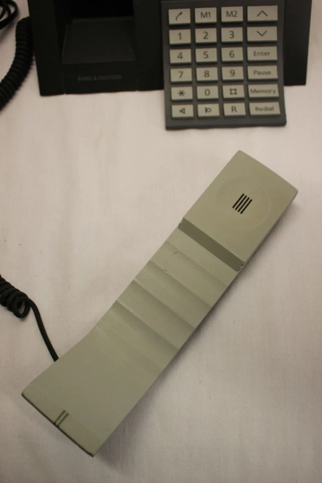 TELÉFONO FIJO BANG & OLUFSEN B&OBEOCOM 1600 CON CABLE DE DISEÑO PARA PIEZAS Foto 3 de 4