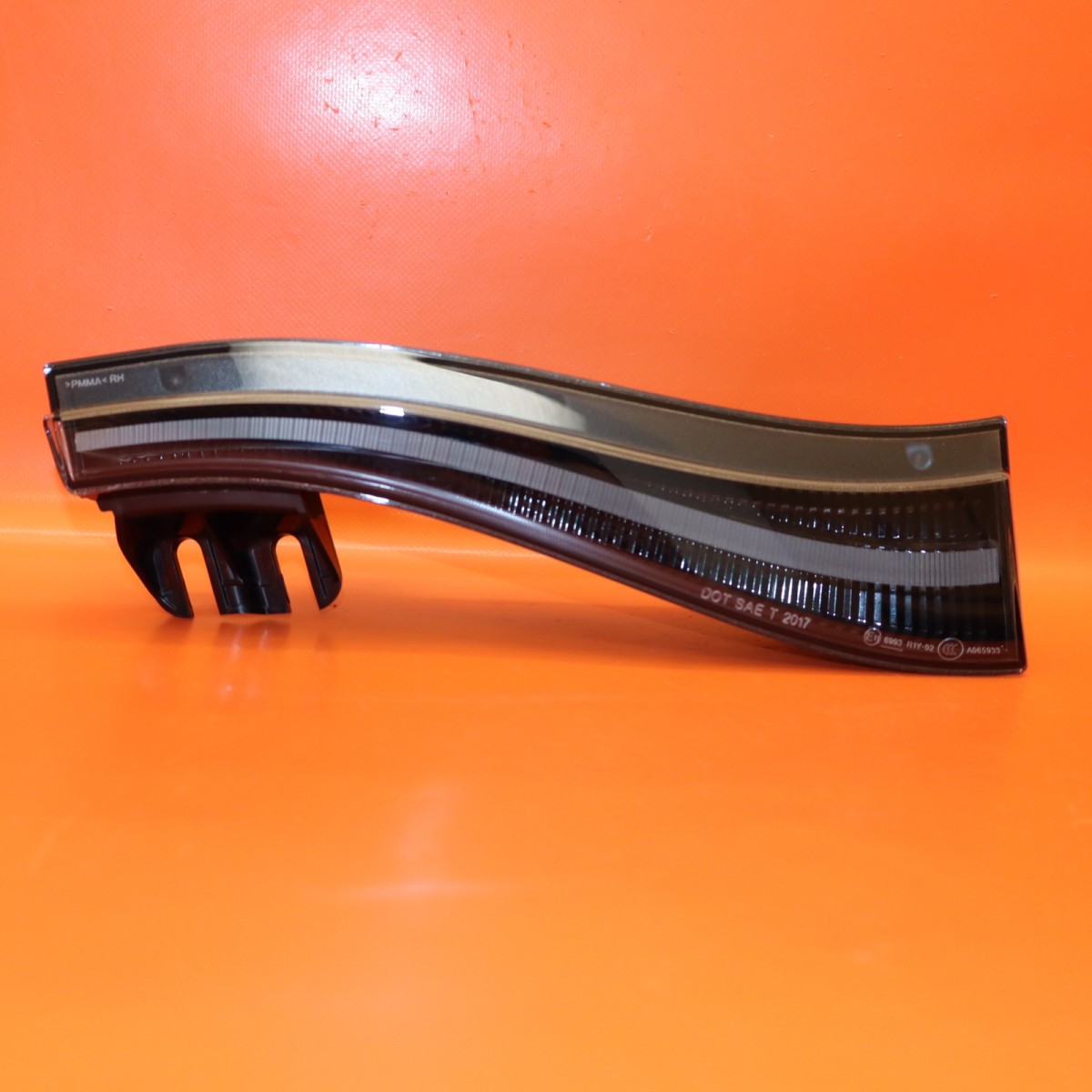 ASTON MARTIN VANTAGE TAILGATE TAIL LIGHT SMOKED RIGHT 2021-2023 KY63-138452-BC