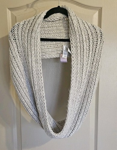 NWT AE American Eagle Outfitters Cable Knit Infinity Scarf Beige