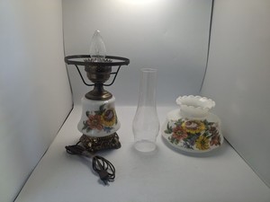 Vintage Quoizel Gone With The Wind Hurricane Three Way Lamp White Floral 21" 