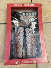 NOS VINTAGE HUBLEY 250 SHOT REPEATER TEXAN JR CAP GUNS & LEATHER DOUBLE HOLSTER
