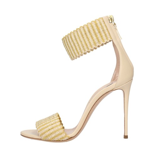 Sandali con tacco di velluto neri di Casadei, €664 | farfetch.com |  Lookastic