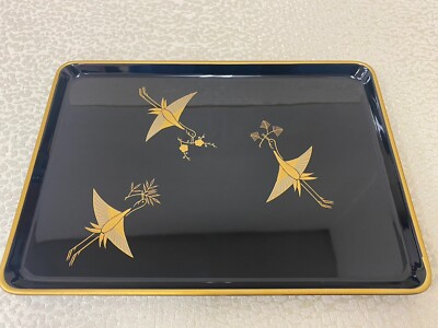 老舗漆器店「象彦」の黒鶴金蒔絵　菊形菓子鉢（幅１９．５㌢、高９．５㌢） 老舗漆器店「象彦」の黒鶴金蒔絵 菊形菓子鉢（幅19．5㌢、高