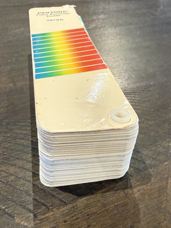 PANTONE Color Formula Guide (747xR) Sixth Printing Fan Book Vintage 1989-1990