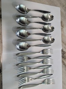 36 Pieces International Deluxe Americana Stainless Flatware