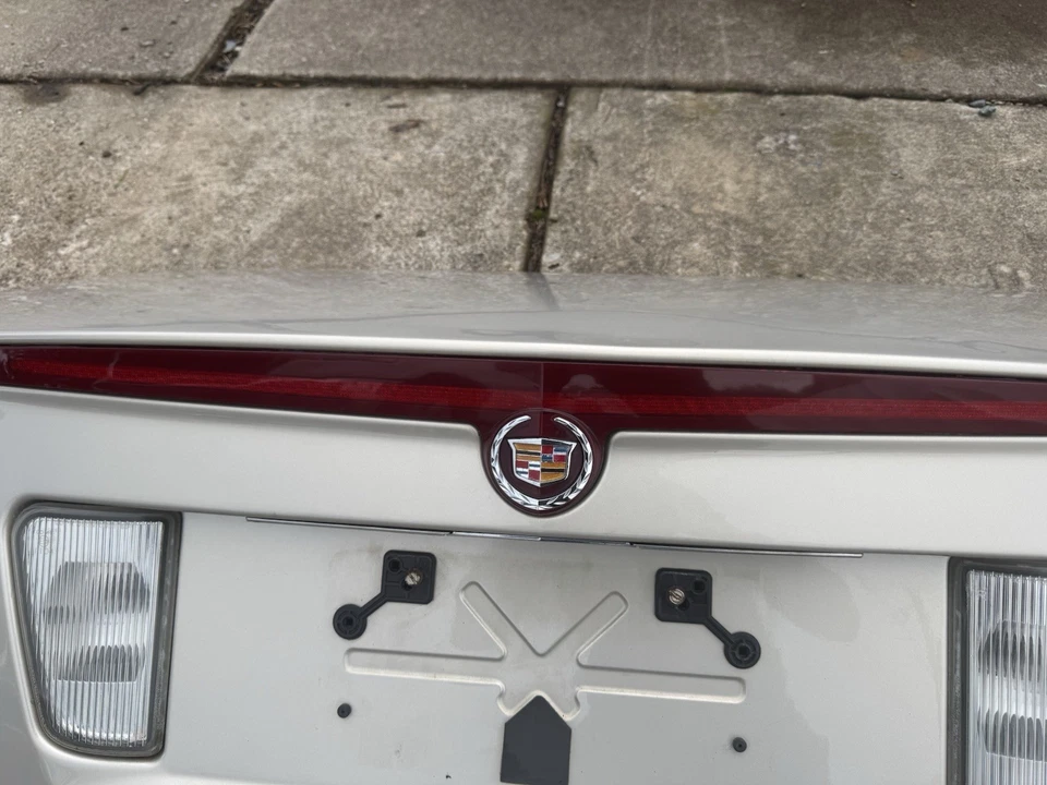 Maletero/portón trasero con luces/emblemas para Cadillac STS 07-11 dorado OEM Foto 2 de 4