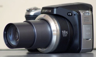 Fujifilm Finepix S8000fd, Digitale Bridgekamera, 18x Opt. + 5,1x Digitalzoom 8MP - Bild 1 von 4