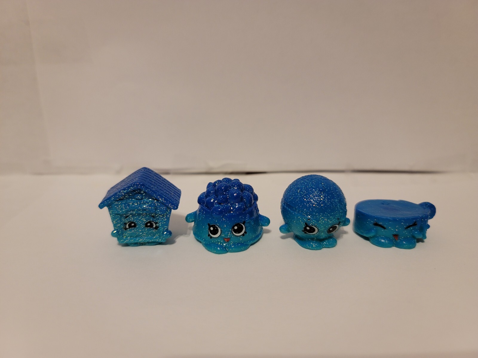 Shopkins season 4 Doggy Bowl PupEHouse Dennis Ball Little Pet Collar