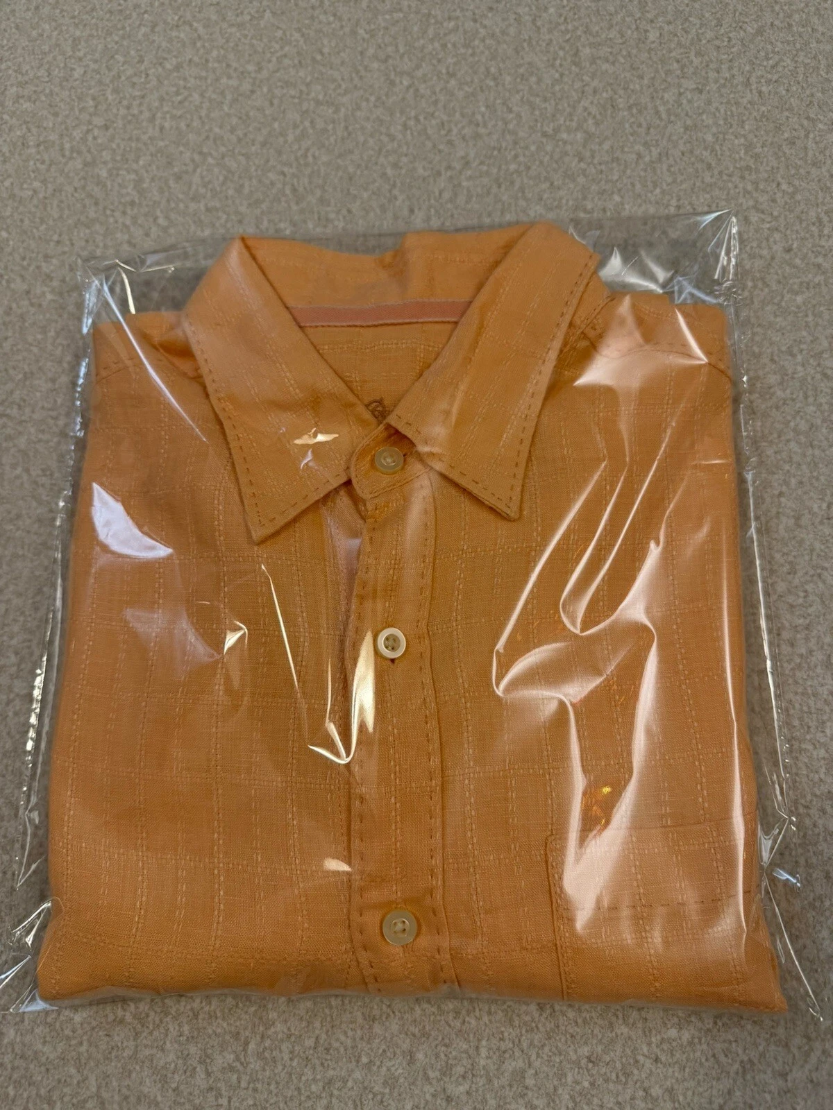 tommy bahama shirt Size Medium.